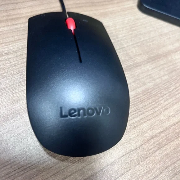 Lenovo Black Wired Mouse - Picture 1 of 2